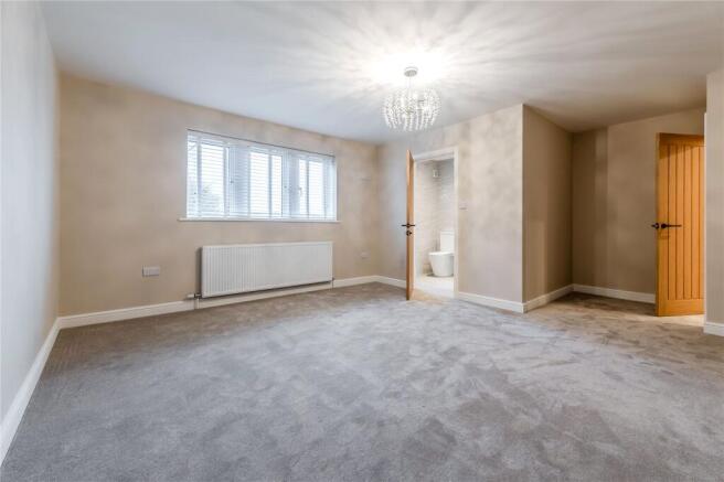5 bed Detached for sale Image 12