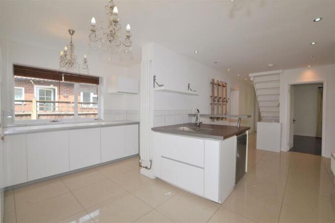 Kitchen 2.jpg