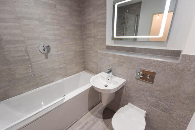 222 bath.jpg