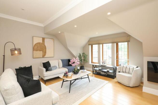 3 bed Flat for sale Image 2