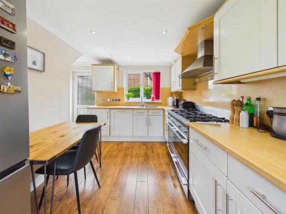 3 bed Detached for sale Image 7