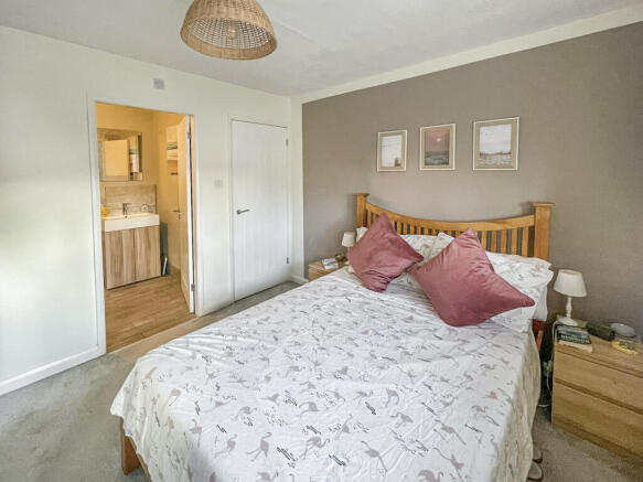4 bed Detached for sale Image 12