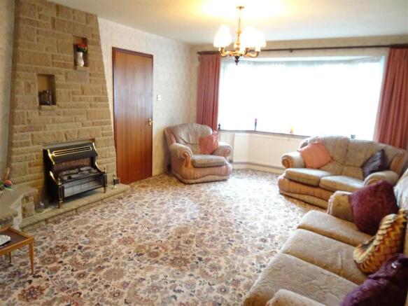 L-Shaped Living Room/Diner