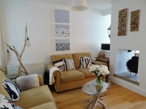 LIVING/DINING AREA: