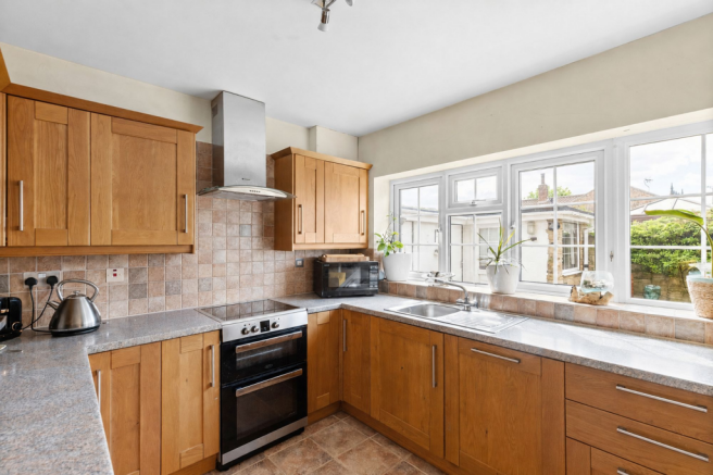 4 bed Detached for sale Image 7