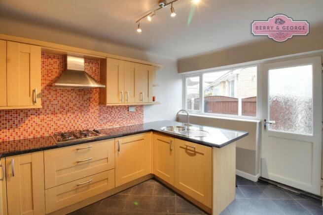 KITCHEN / BREAKFAST