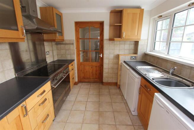 21 Cherry Tree Close 002.JPG