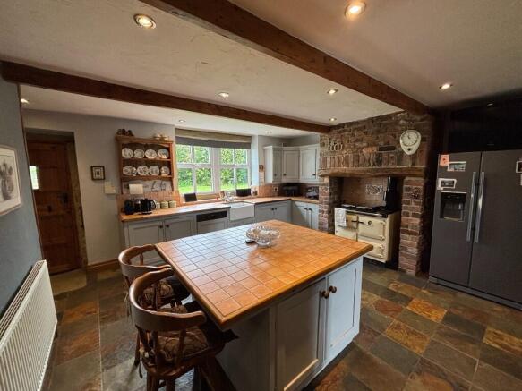 6 bed Detached for sale Image 12