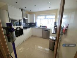 90, Linden Way, London N14 4NE