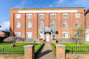 Flat 18, 51 Llanaway House, Meadrow, Godalming GU7 3HR