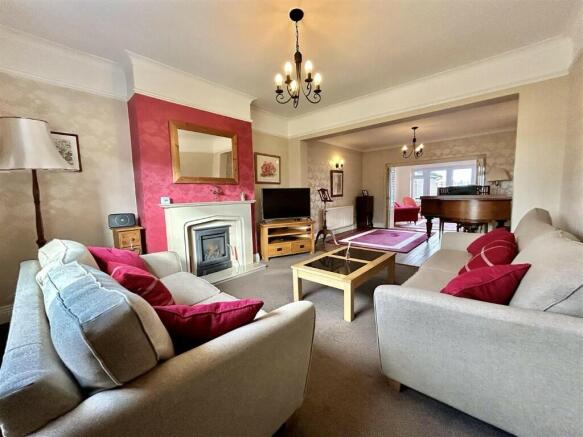 5 bed Detached for sale Image 7