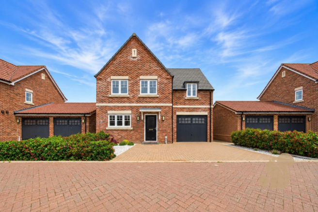 4-bed house on Hills Close, Great Bentley, CO7, £450,000