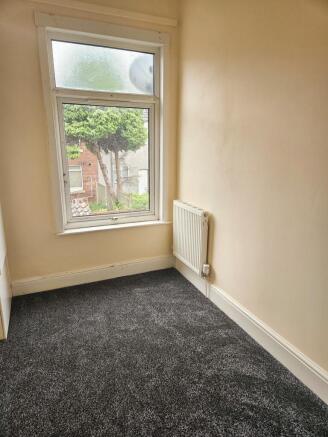 2 bed Terraced to rent Image 6