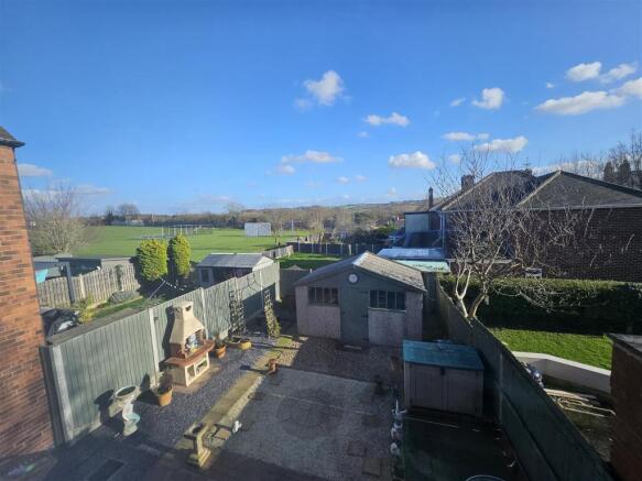 4 bed Semi-Detached for sale Image 11