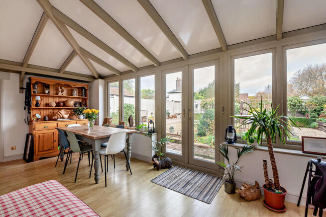 8667870-interior0...