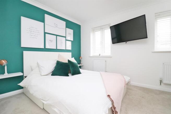 bedroom 1.JPG