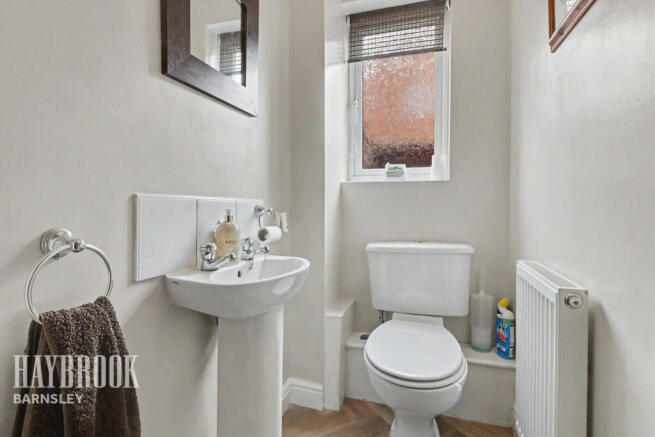 4 bed Detached for sale Image 10