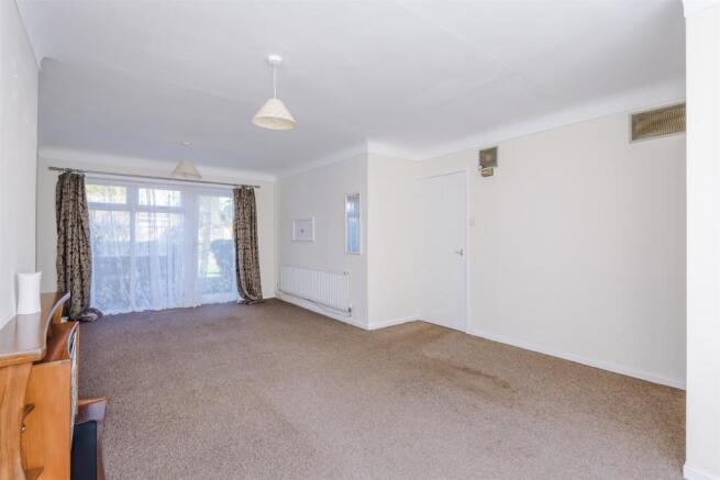Kendal Drive Living2.jpg