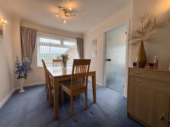 4 bed Semi-Detached for sale Image 12