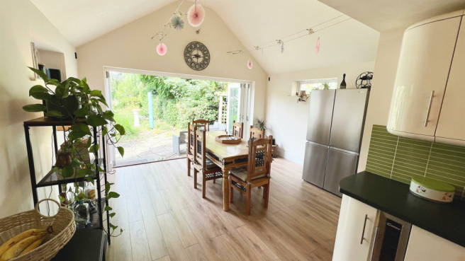 Kitchen Dining Room.png