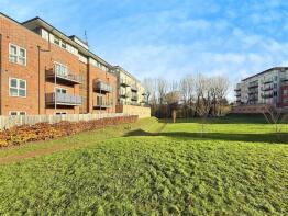 61, Andrews Close, Warwick CV34 5GF