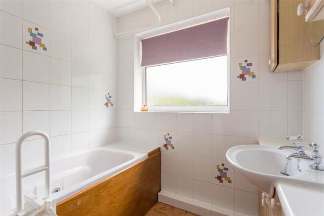 6 Leacroft Close2.jpg
