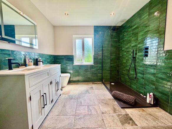 4 bed Semi-Detached to rent Image 12