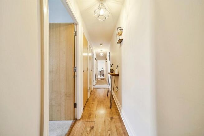 2 bed Apartment for sale Image 4
