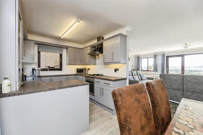 3 bed Detached for sale Image 11