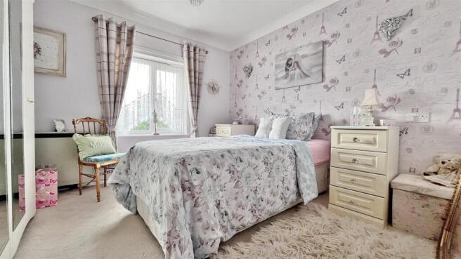 Hawthorns, Edenside, Kirby Cross photo 4