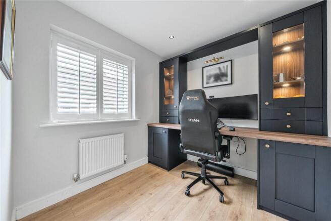 5 bed Detached for sale Image 10