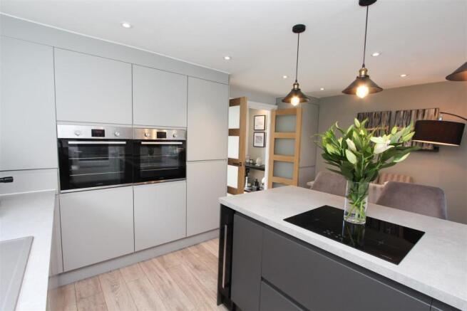 KITCHEN 2.jpg