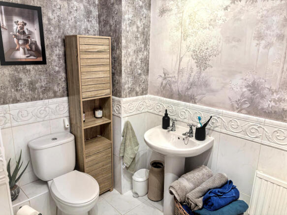 2 bed Flat for sale Image 10