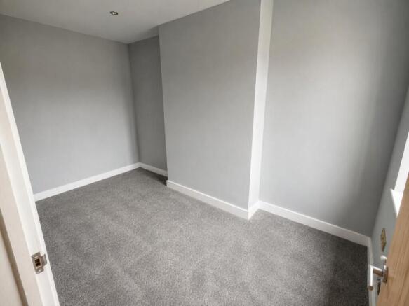 6 bed House to rent Image 4