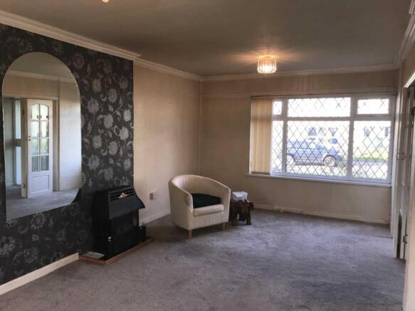 Lounge 1.JPG