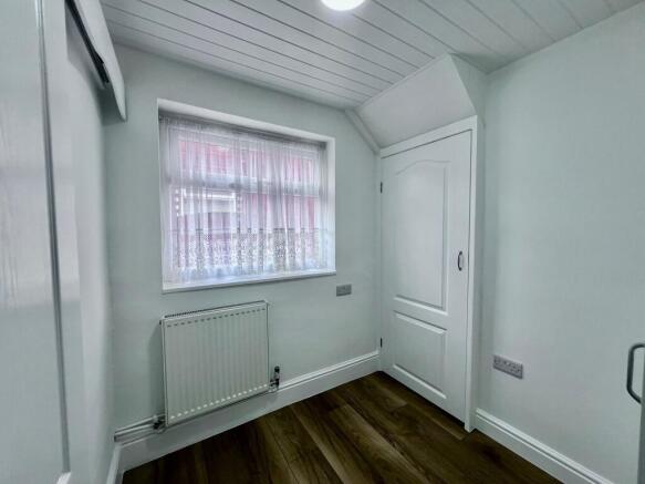 3 bed Semi-Detached to rent Image 11