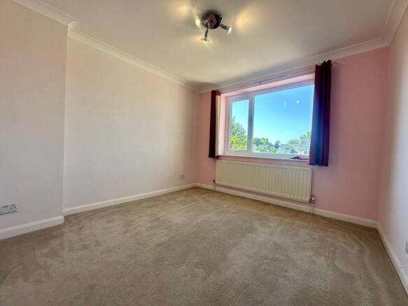 4 bed Detached to rent Image 8