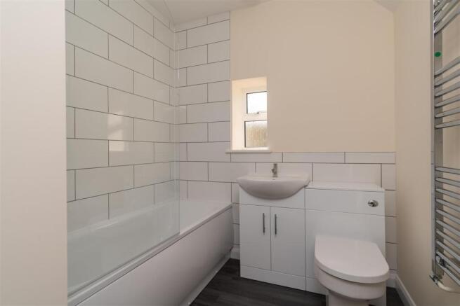 2 Little Barrow Bathroom