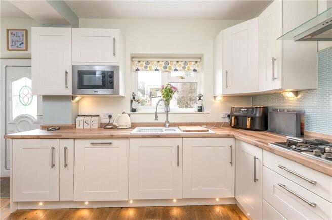 4 bed Semi-Detached for sale Image 7