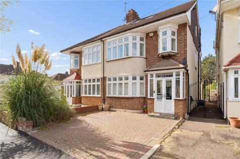 Chester Avenue, Upminster, RM14