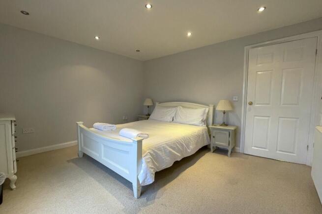 2 bed Terraced for sale Image 6