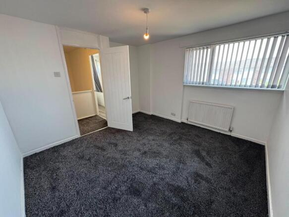 3 bed Terraced to rent Image 8