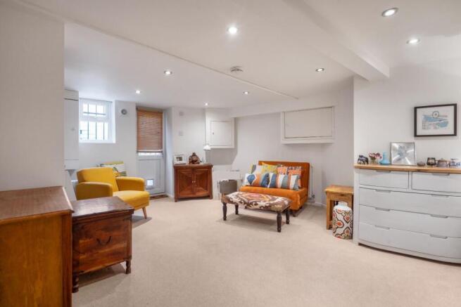 3 bed Apartment for sale Image 9