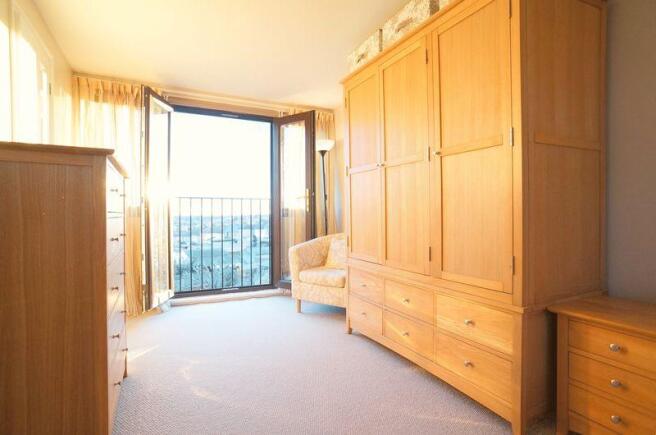 MASTER BEDROOM.