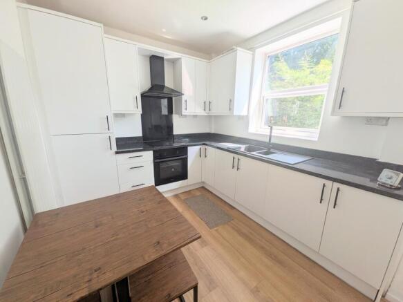 3 bed Not Specified to rent Image 2