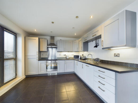 3 bed Apartment for sale Image 9