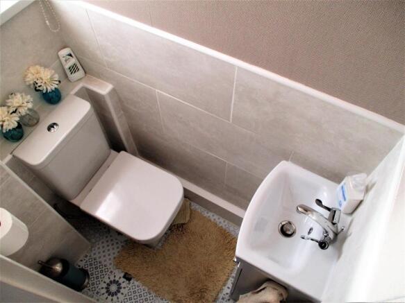 downstairs wc.JPG