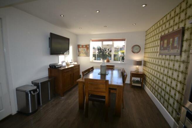 OPEN PLAN DINING AREA