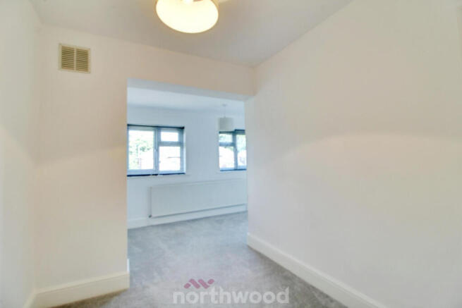 2 bed Semi-Detached to rent Image 12
