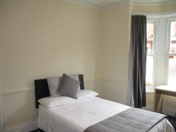 1 bed House Share to rent Image 5